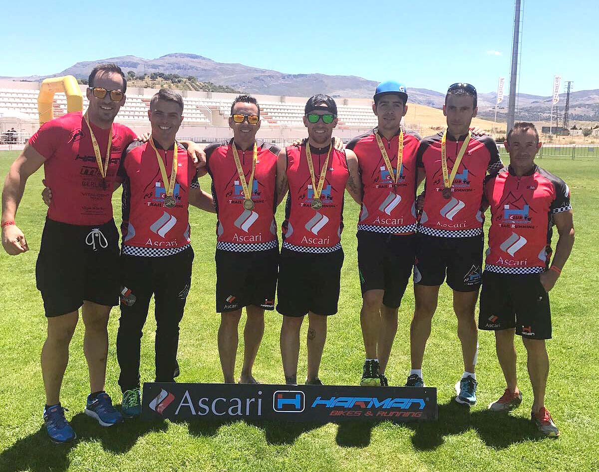 Los deportistas del club rondeño en en la dura prueba del pasado sábado.