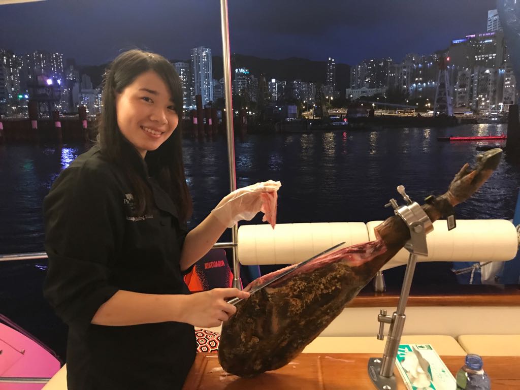 Los jamones ibéricos de la Serranía triunfan en Hong Kong.