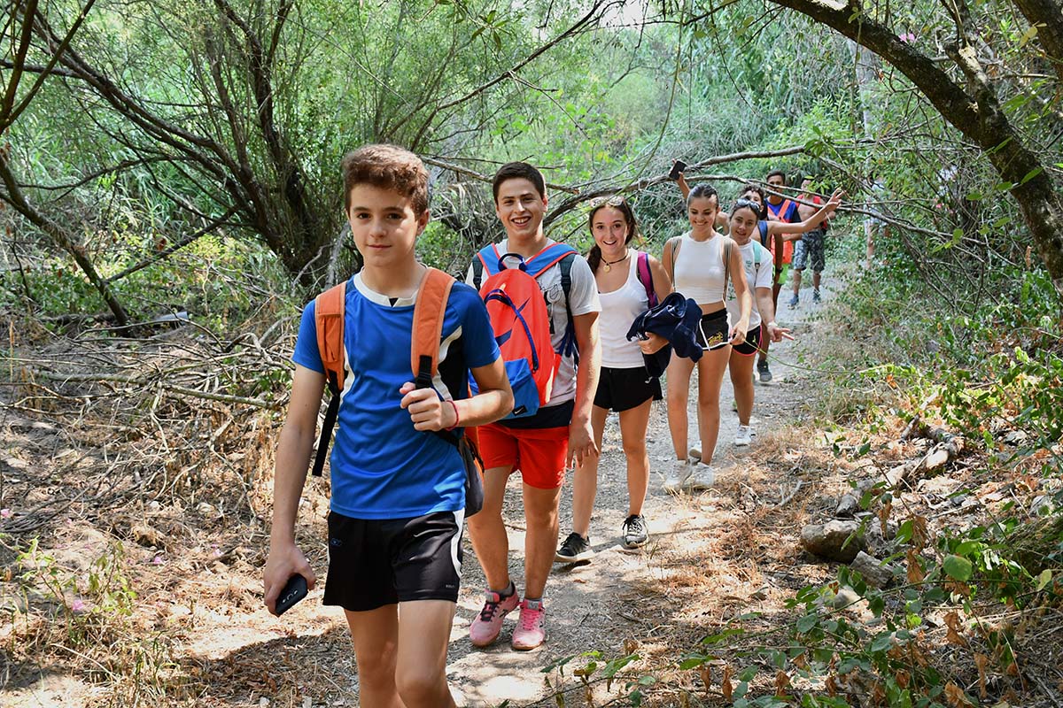 Los jóvenes han recorrido la Gran Senda de Málaga, entre otras actividades.