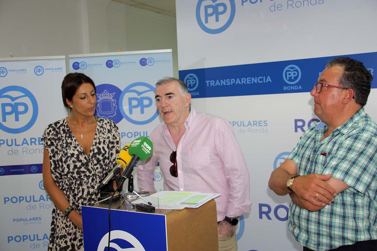 Marmolejo junto a Fernández y a Godino en la rueda de prensa de hoy.