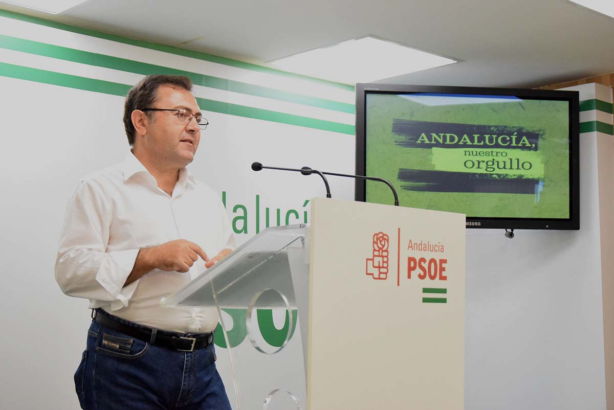 El diputado malagueño del PSOE, Miguel Ángel Heredia, en una reciente rueda de prensa.