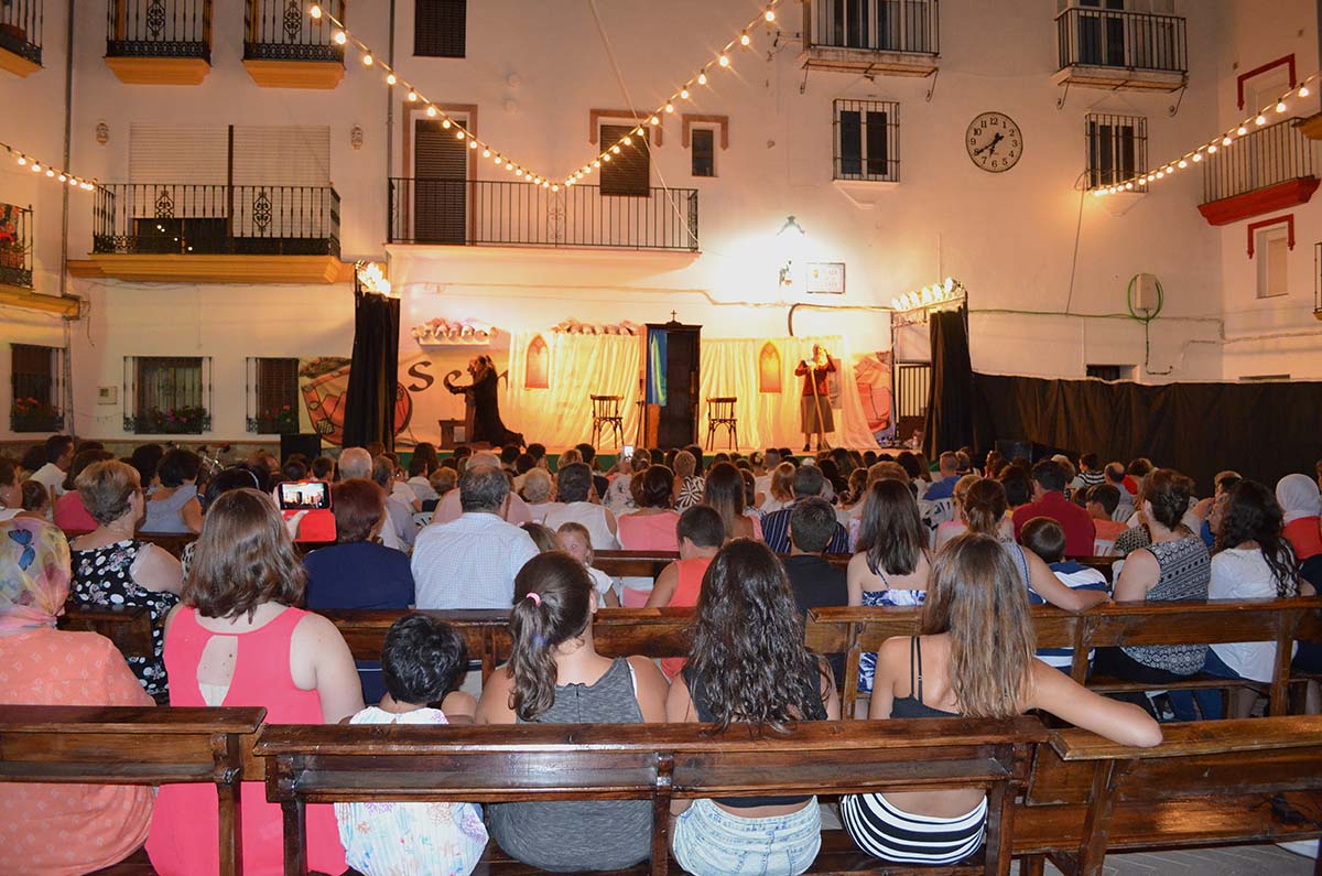 Vecinos y visitantes participan de forma activa en todos los actos.