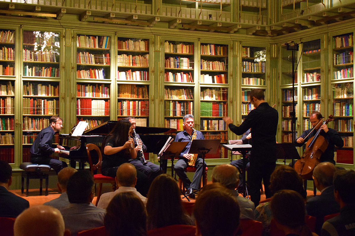 El concierto se desarrolló en la Biblioteca de la Real Maestranza de Caballería de Ronda.