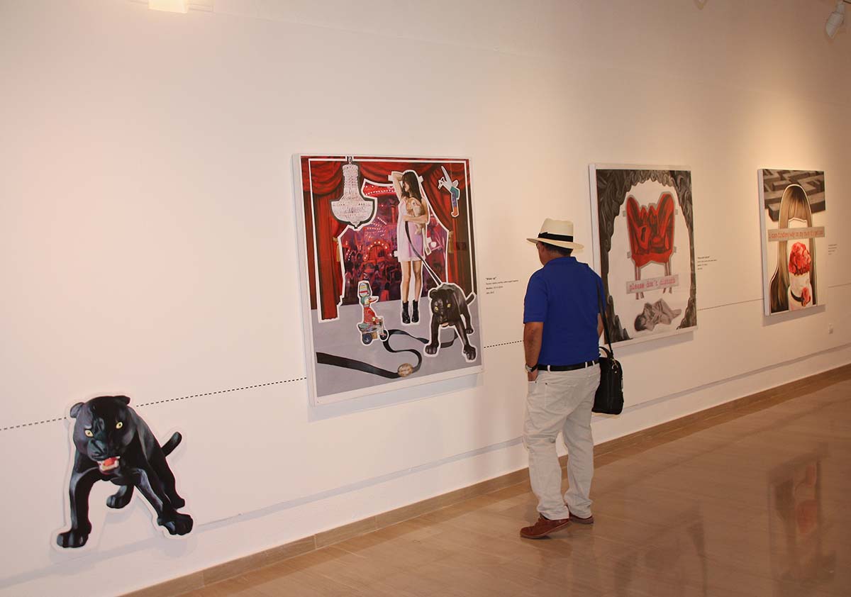 La exposición de esta artista italiana se encuentra situada en el Museo Joaquín Peinado.