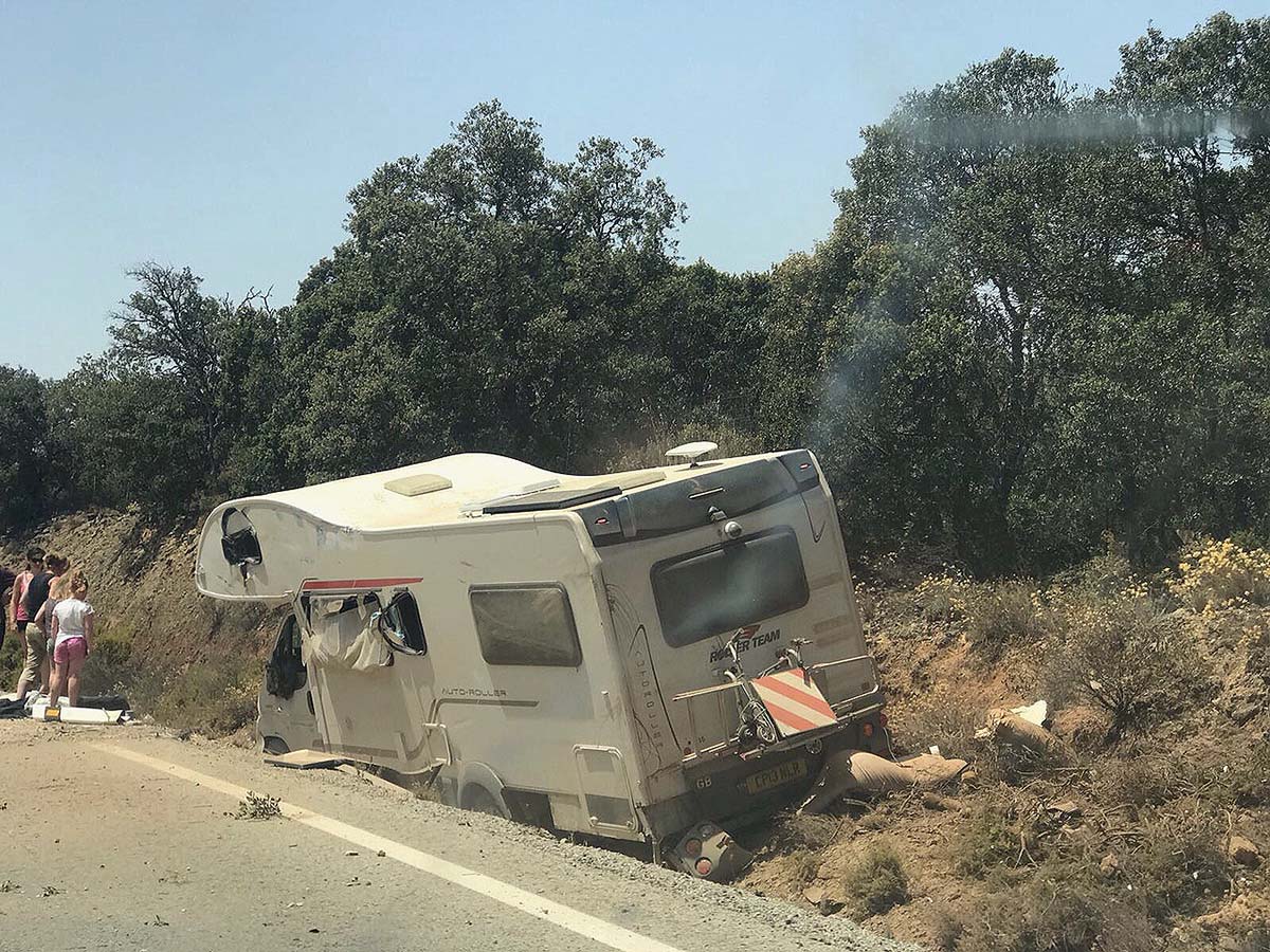 El conductor perdió el control del vehículo en una curva cerca del circuito Ascari.