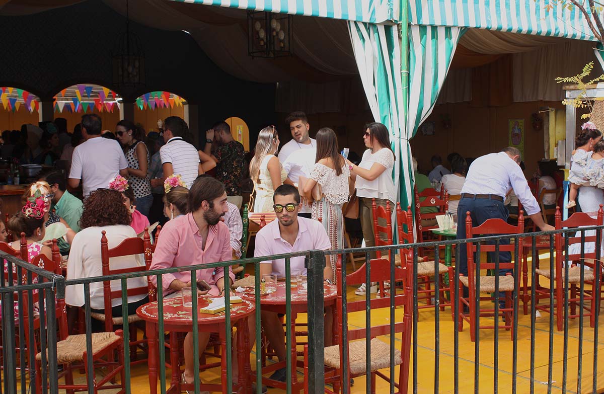 Los jóvenes reclaman una caseta con actividades y con precios módicos.