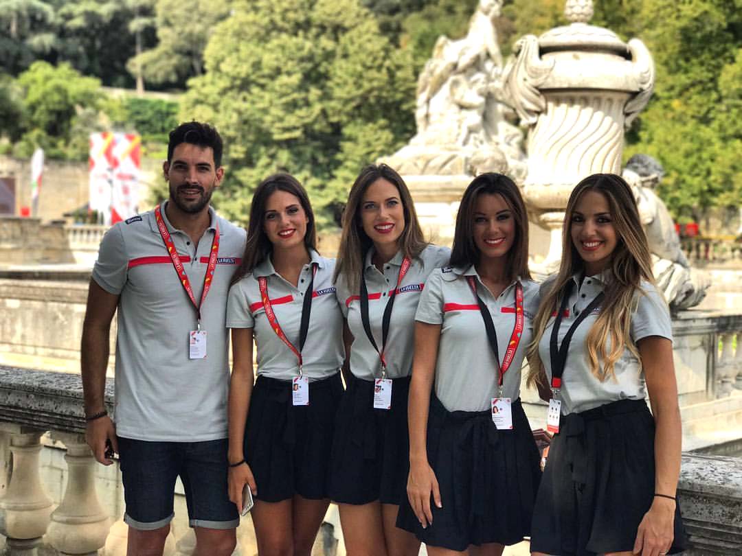 La joven rondeña María Ruiz (Miss Málaga 2015) es una de las azafatas de la Vuelta Ciclista a España 2017
