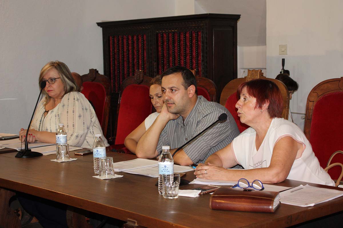 Ediles del Gobierno Tripartito durante el Pleno del lunes.