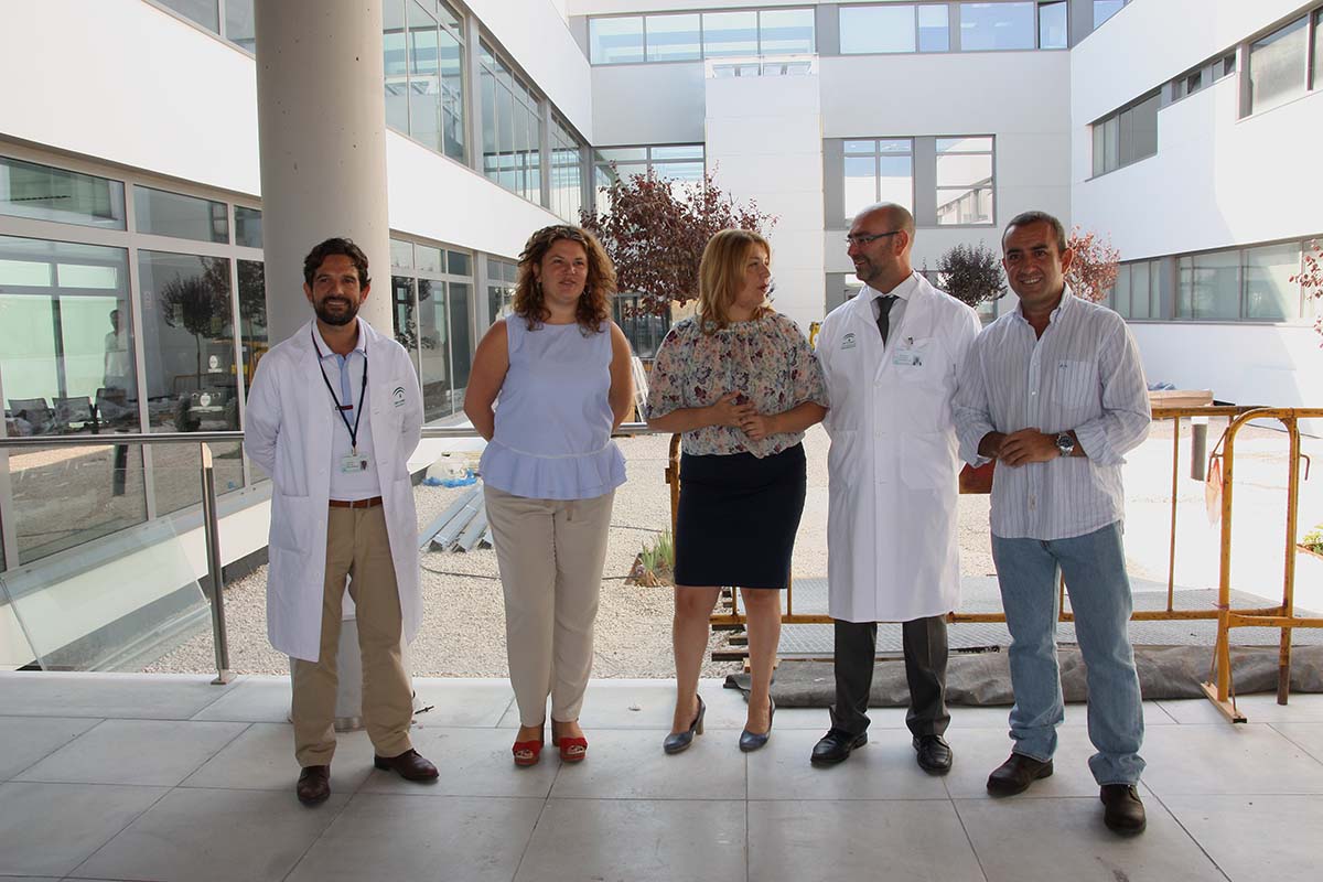 La delegada territorial de Salud, junto a responsables del Hospital y la alcaldesa han visitado hoy las obras.