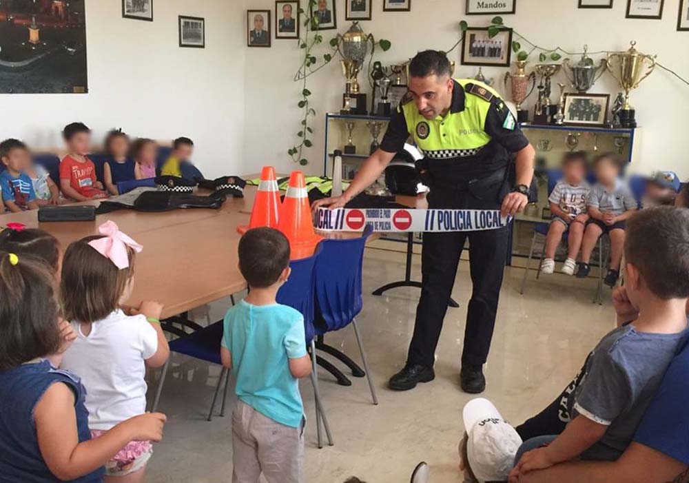 Una de las actividades programadas consistirá en una jornada de puertas abiertas en la Jefatura de la Policía Local. Foto PL