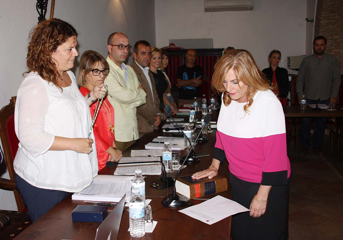 La concejal socialista sustituye al edil que dimitió tras saltar el 'caso boda'.