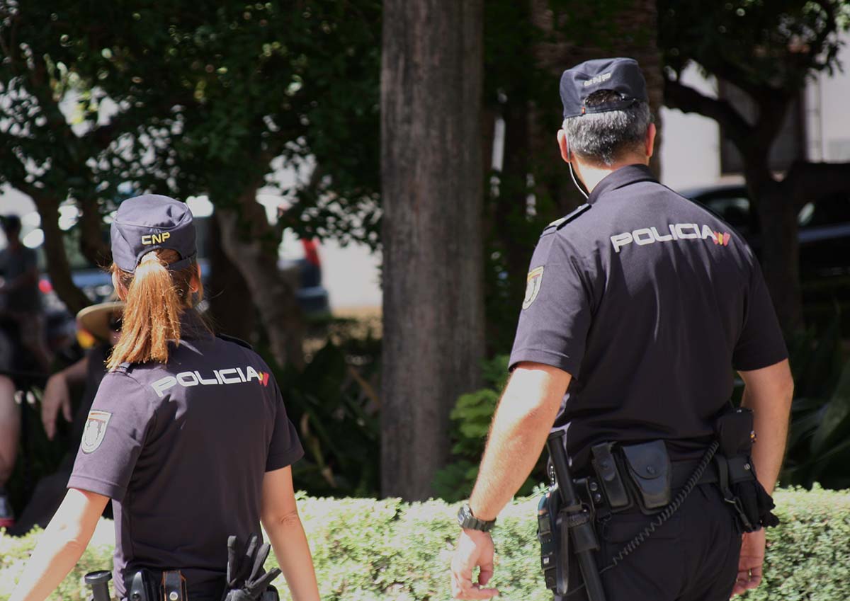 Efectivos de la Policía Nacional en las calles de Ronda. ARCHIVO.