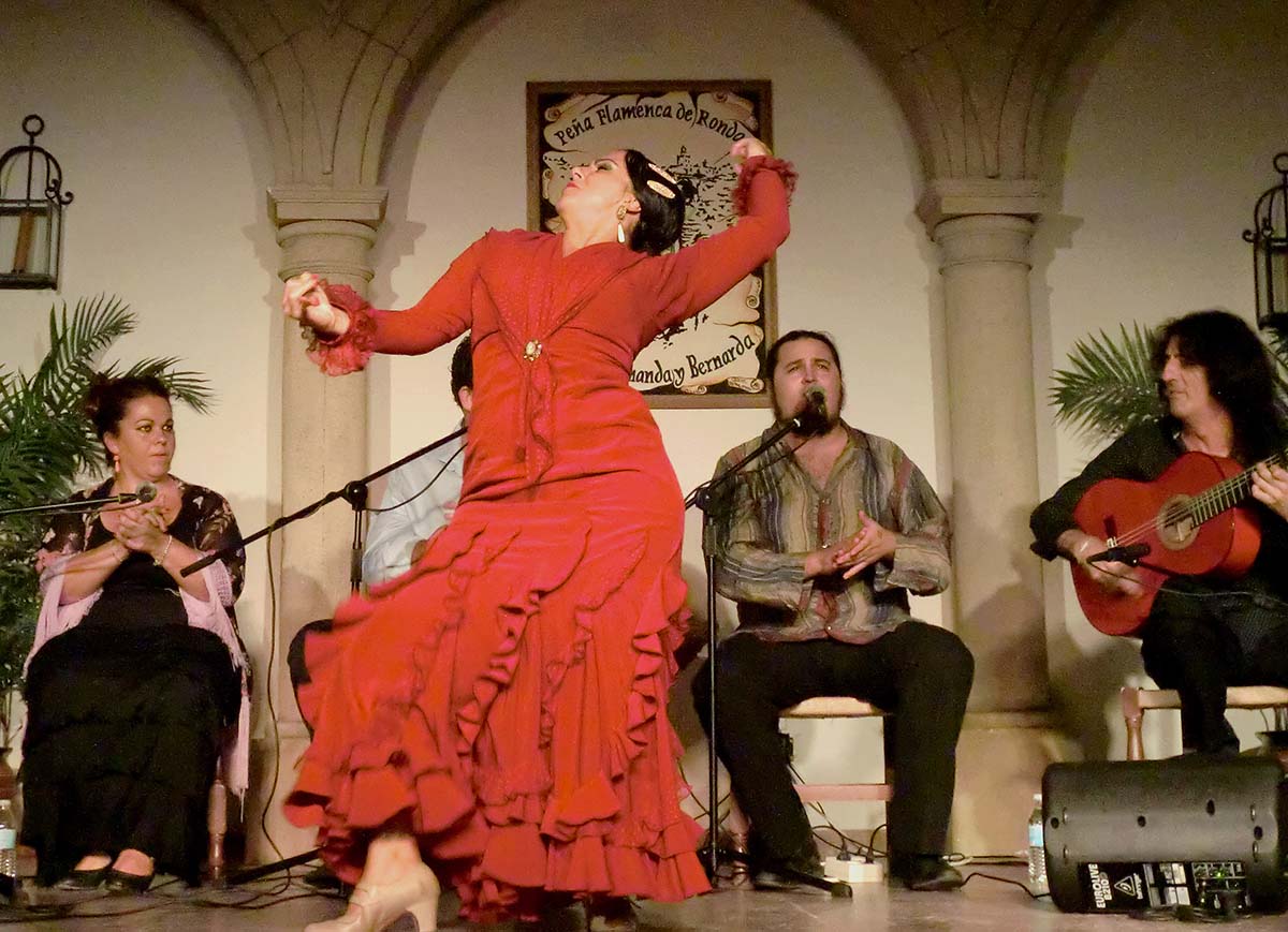El cuadro flamenco contó al baile con Rocío Marín.