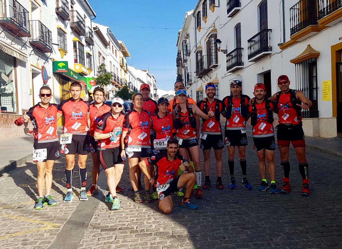 Los corredores rondeños en la prueba celebrada en Cañete la Real.
