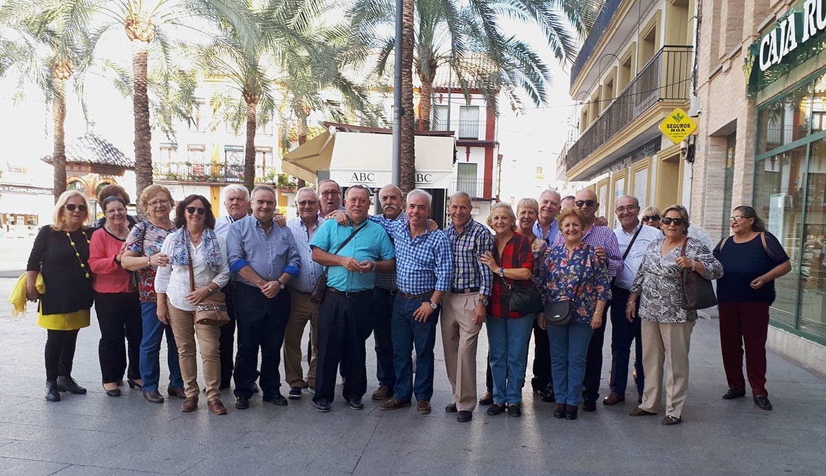 Los aficionados rondeños durante la visita cultural y flamenca que realizaron a Utrera.