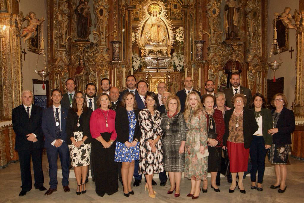 Los miembros de la nueva Junta de Gobierno de la Hermandad de La Paz.