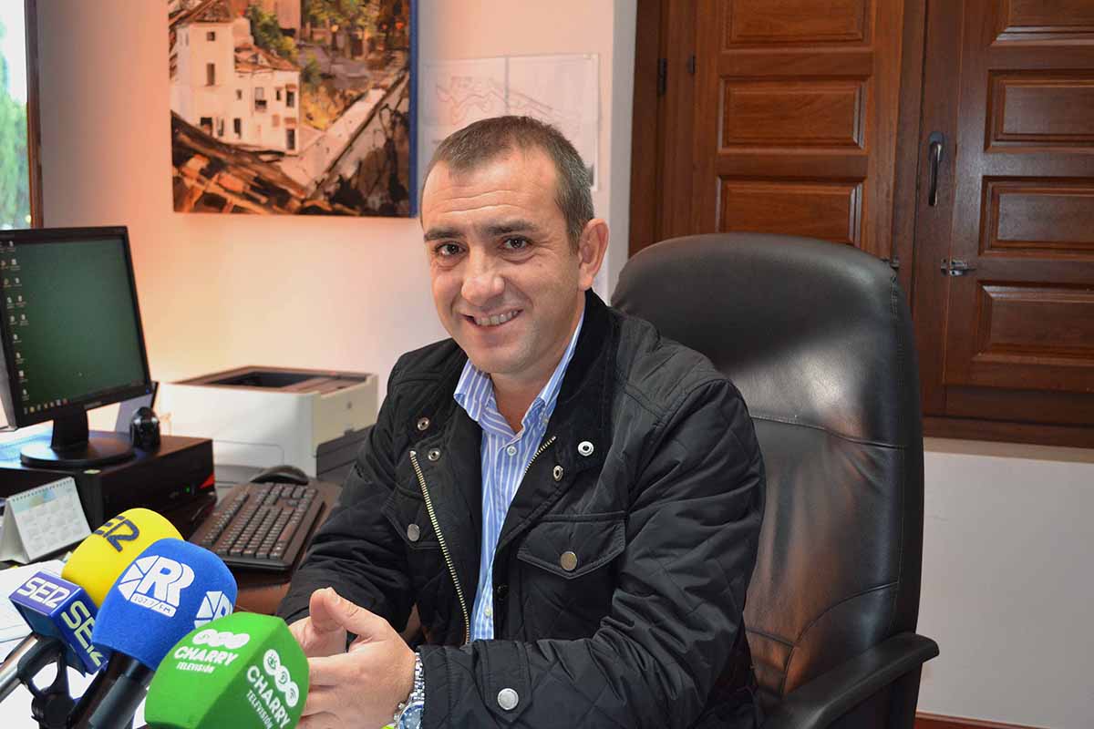 Francisco Márquez no ha ofrecido ninguna respuesta en relación a esta acusación de los vecinos de La Indiana.