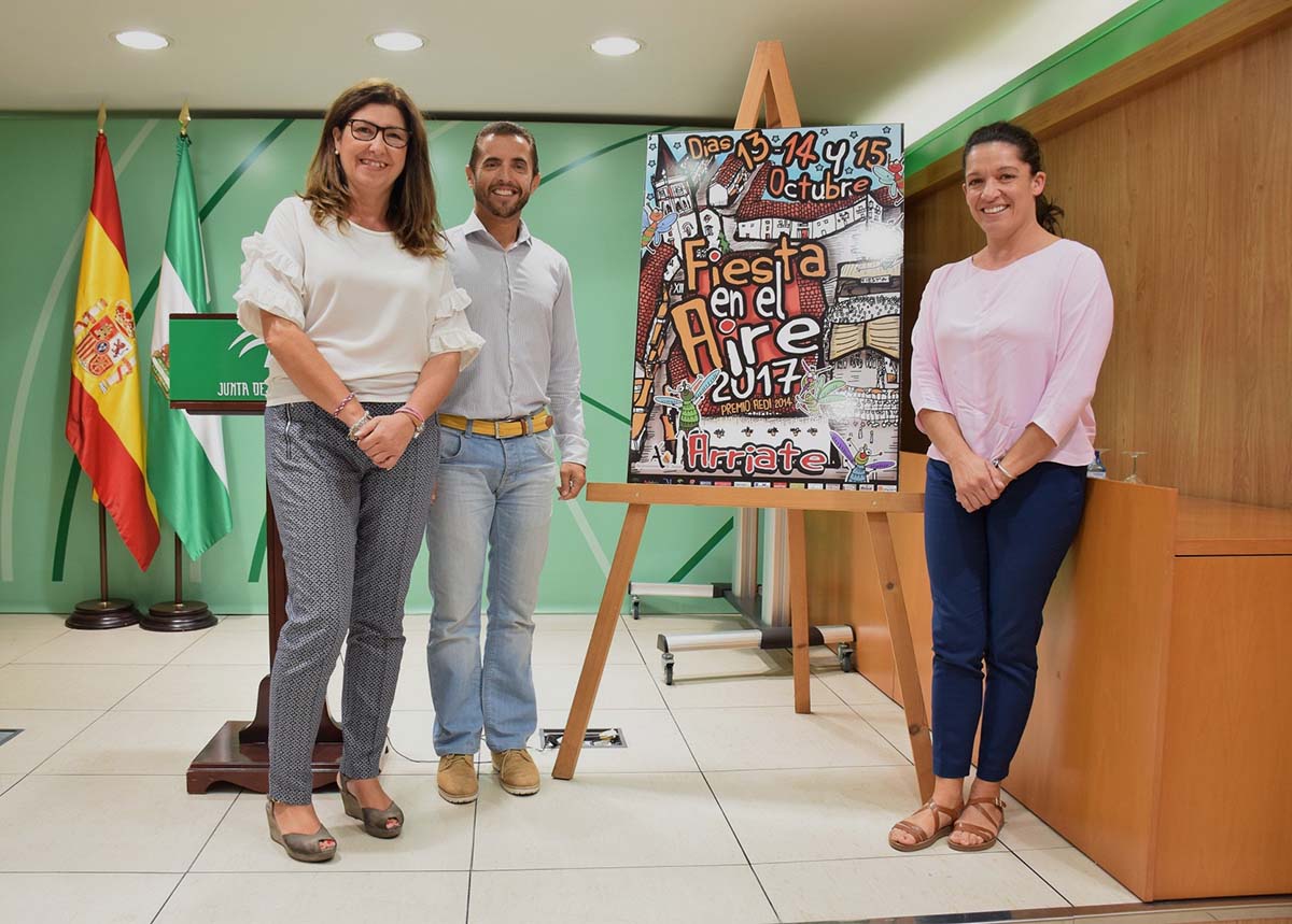 El alcalde y la delegada provincial de Cultura de la Junta, en la presentación del cartel.