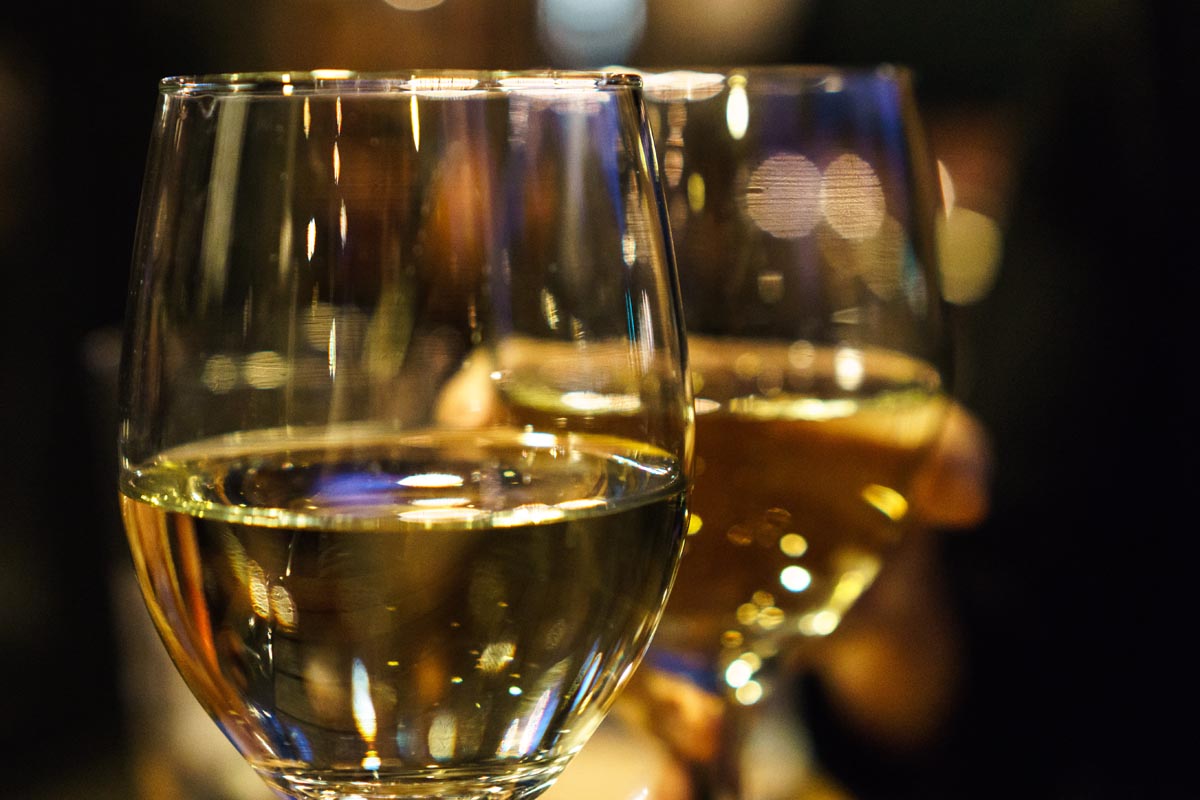 Brindis de copas fuente:pexels.com