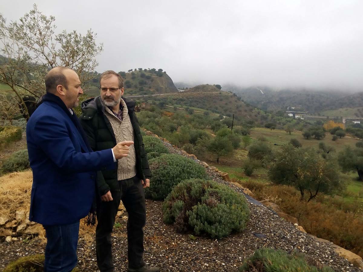 El portavoz de Ciudadanos en la Diputación junto al presidente de la Mancomunidad de Municipios de la Sierra de las Nieves.