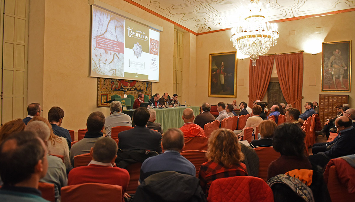 Numerosos estudiosos e investigadores han participado en este encuentro histórico.