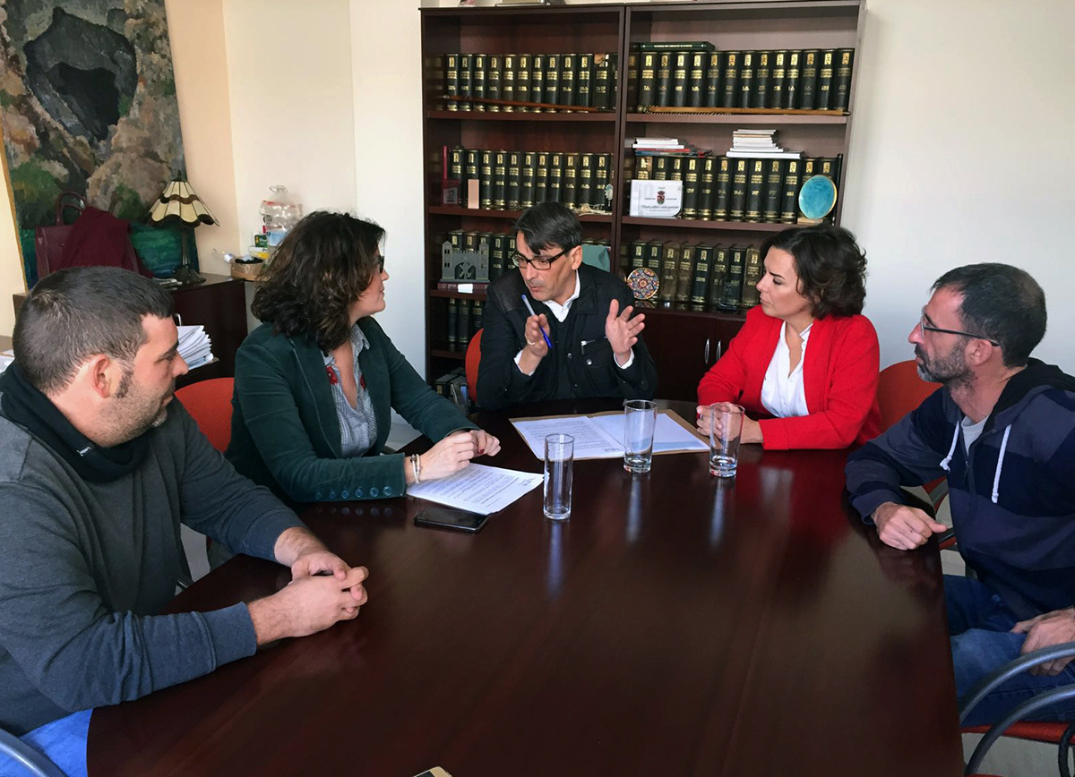 Los diputados provinciales del PSOE se han reunido con la alcaldesa y concejales del municipio.