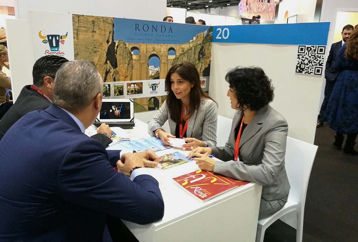 La Ciudad del Tajo ha desplazado a dos técnicas de Turismo Ronda a la feria turística de Londres.