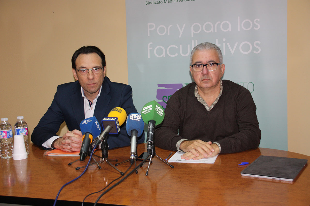 Cristóbal Avilés, delegado en Ronda, y Antonio Martín, presidente del Sindicato Médico de Málaga.