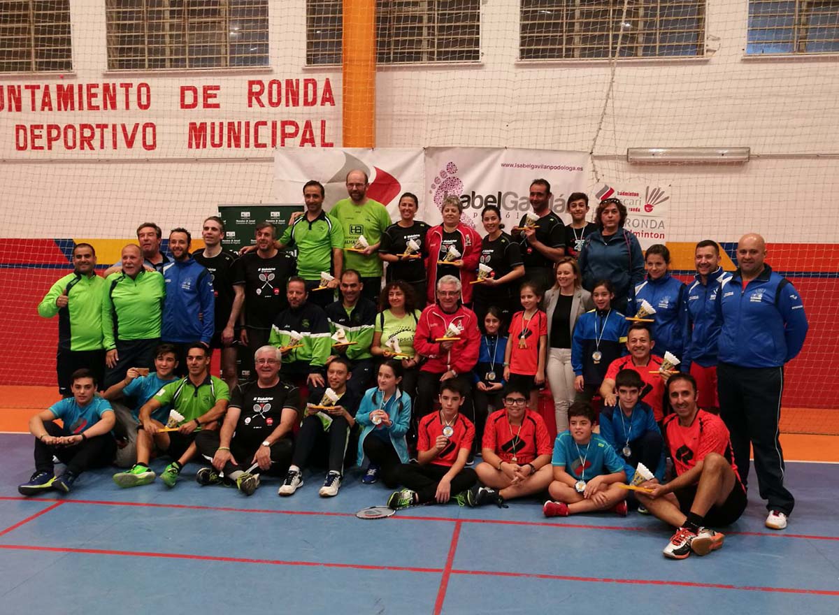 Los jugadores rondeños en los campeonatos celebrados este fin de semana.