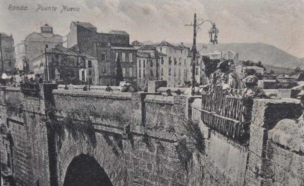 Antigua imagen del Puente Nuevo de Ronda. Foto Todocolección.