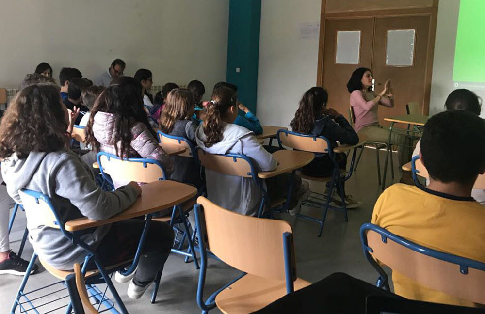 Los alumnos han recibido consejos sobre cómo sentarse de forma saludable.