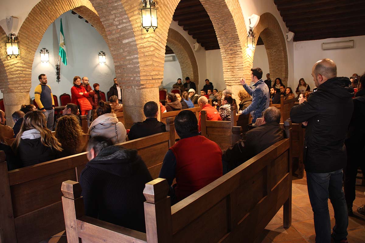 En la reunión entre los empresarios y trabajadores y miembros del Tripartito se han vivido momentos de gran tensión.