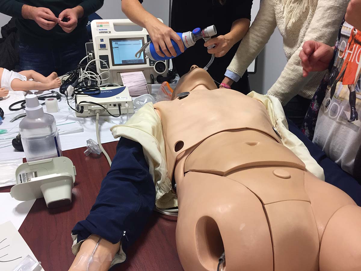 Cincuenta profesionales de la sanidad perfeccionan sus conocimientos en reanimación cardiopulmonar neonatal y pediátrica