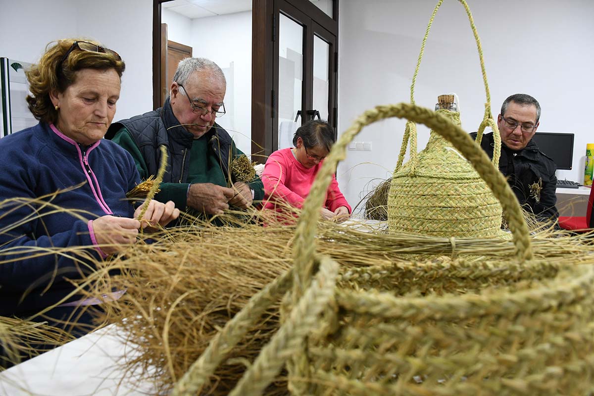 Uno de los objetivos de este taller es conservar los trabajos artesanales de la Serranía.