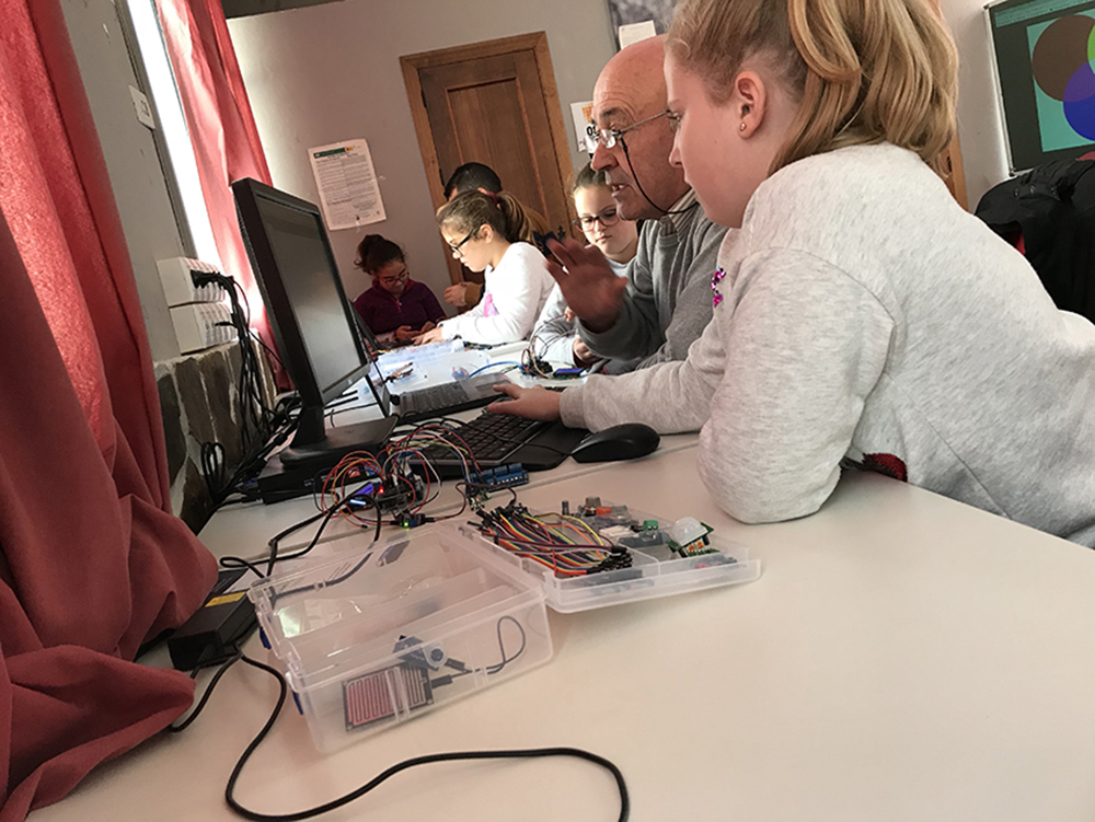Pequeños y mayores han participado en este interesante taller.