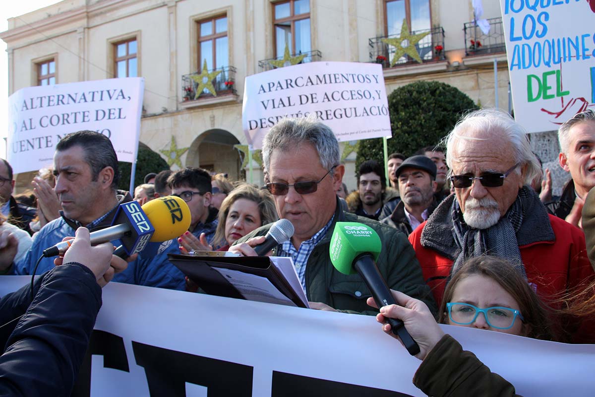 Manifiesto de la Plataforma en una de las manifestaciones contra el corte del Puente Nuevo.