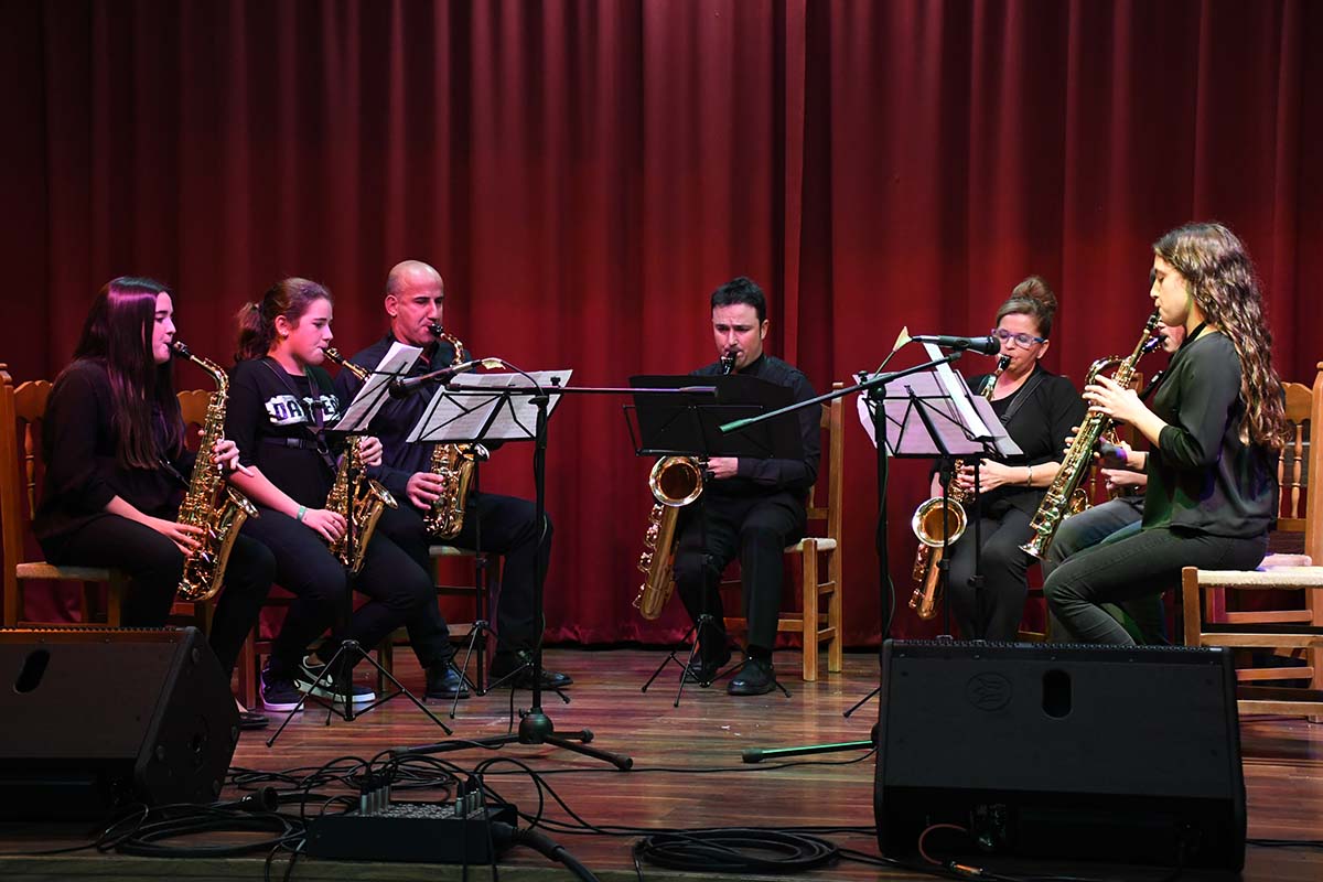 Quince jóvenes músicos de diferentes poblaciones cercanas participaron en el festival.