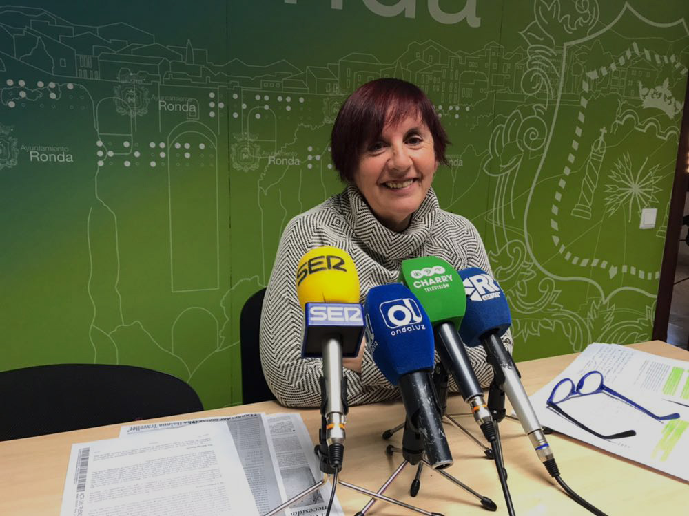 La concejal delegada de Tráfico en la improvisada rueda de prensa de esta mañana.