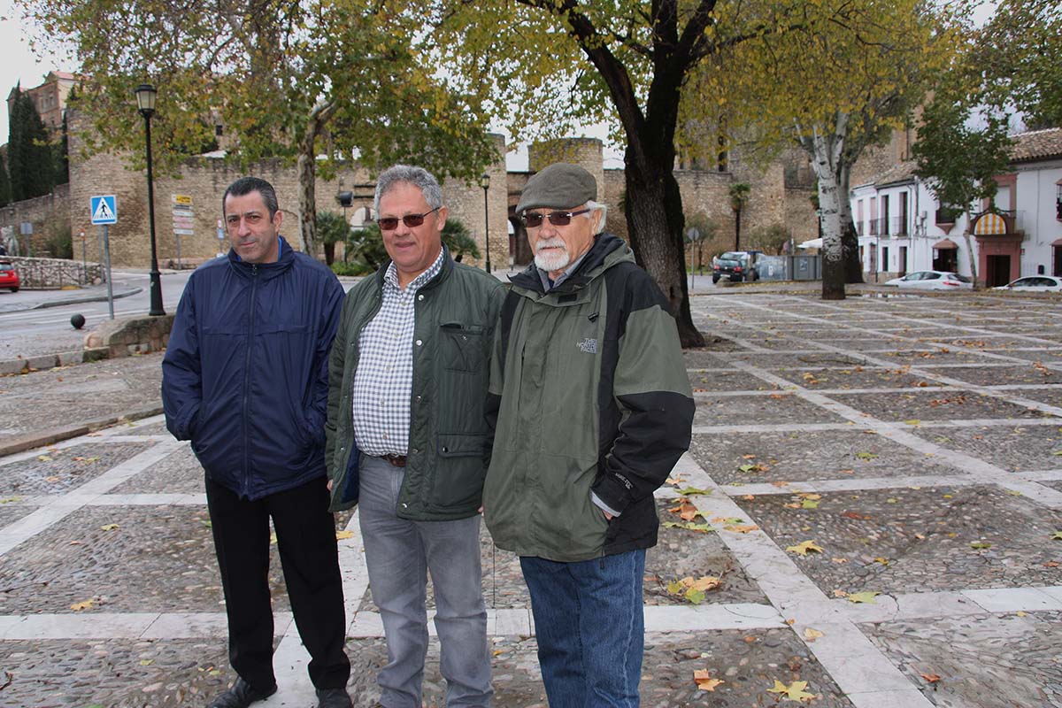 Los portavoces de la Plataforma en la rueda de prensa que han ofrecido este lunes.