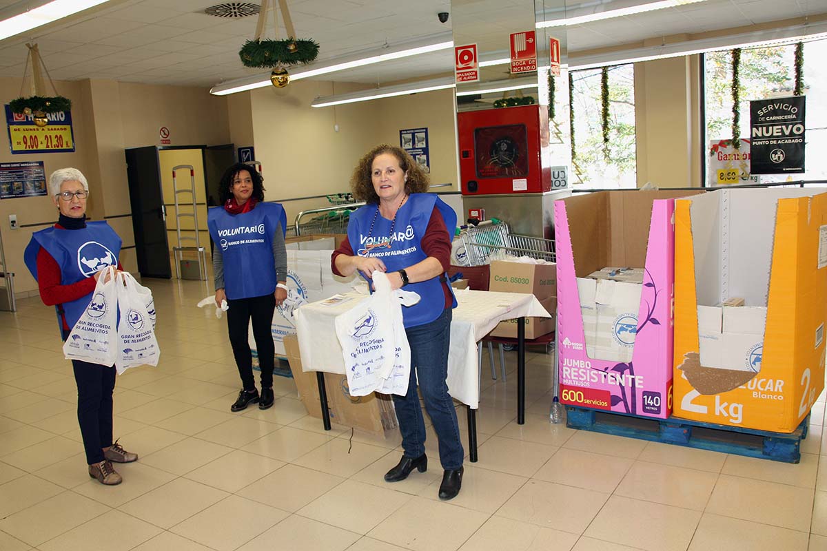 Los voluntarios y voluntarias se repartieron por 13 establecimientos de la comarca.