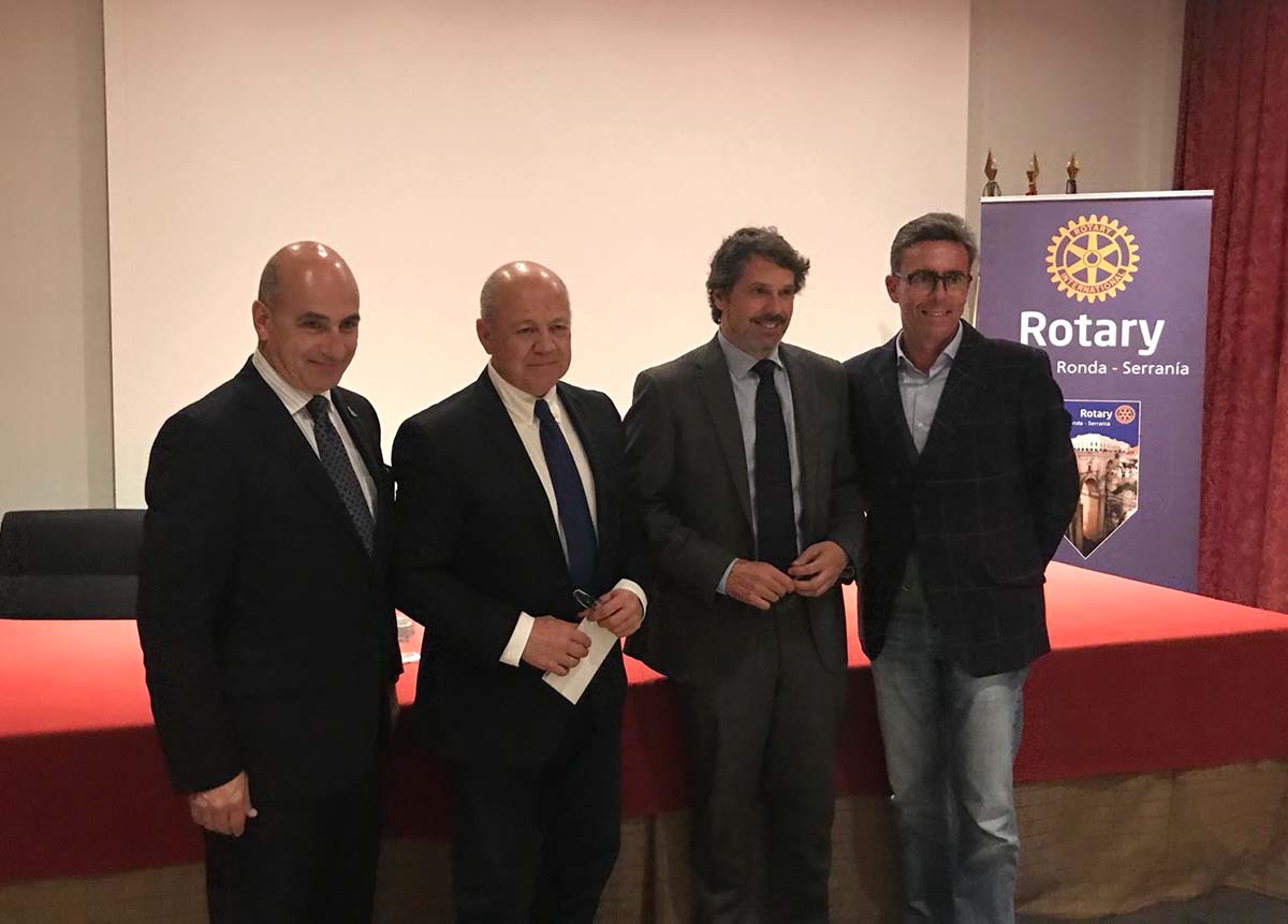 Curro Troya, José Navío, Teodoro León Gross y Salvador Medina en el acto cultural.