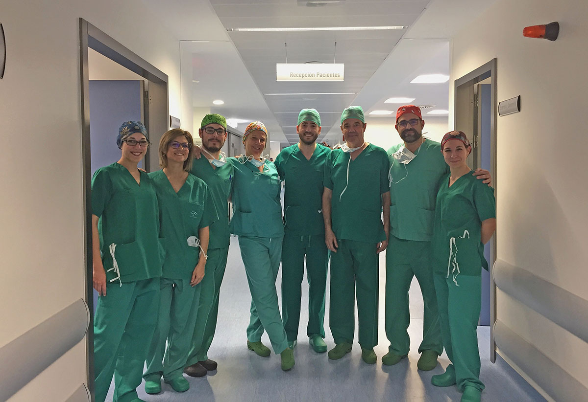 Cirujanos del Hospital de Ronda y profesionales en formación durante el curso.