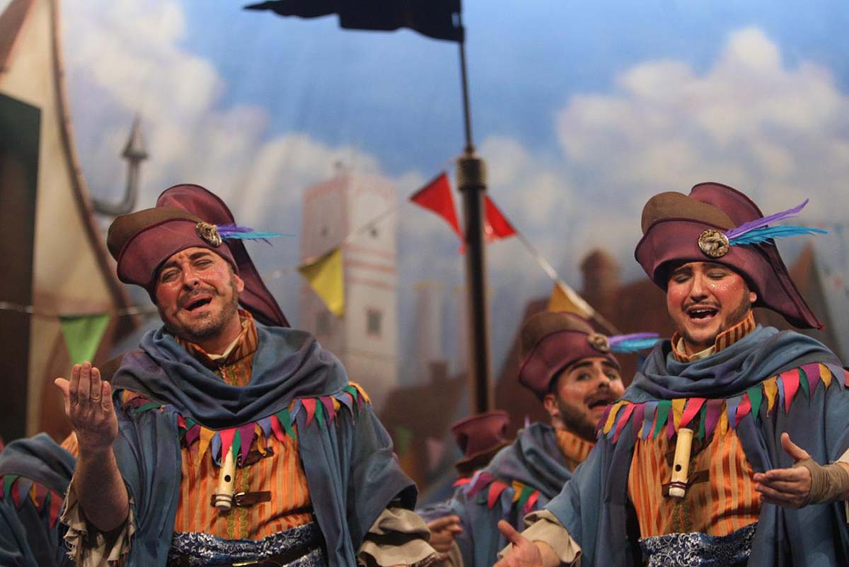 Una vez más los rondeños dejaron lo mejor de sí en las tablas del Teatro Falla. Foto Nacho Frade (La Voz de Cádiz.es)