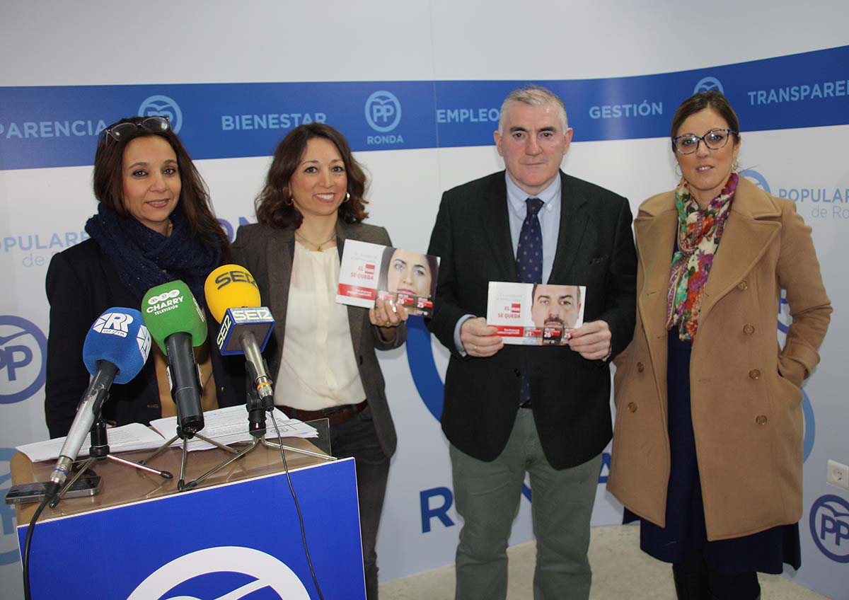 Los responsables provinciales del PP junto a ediles rondeñas en la rueda de prensa de este miércoles.