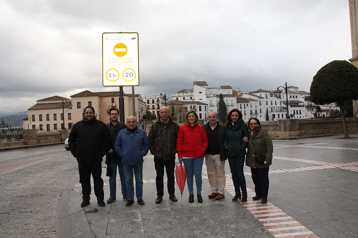 Cargos del PP de Ronda en el Puente Nuevo.
