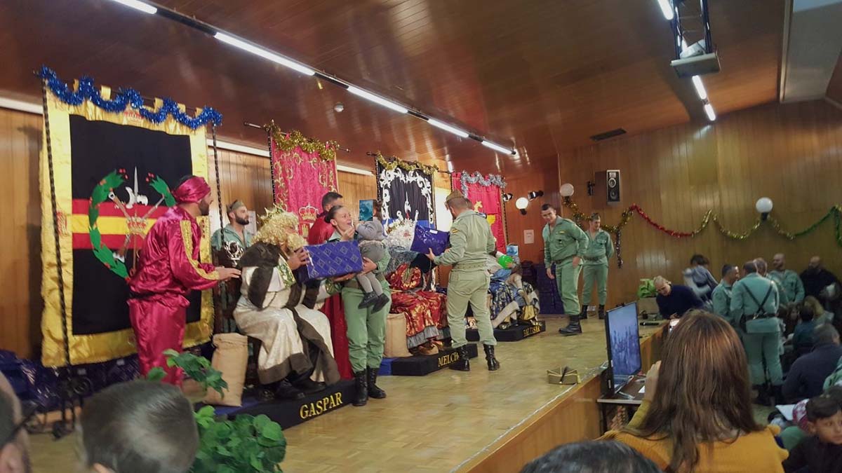 Melchor, Gaspar y Baltasar han visitado esta mañana las instalaciones de la Legión de Ronda.