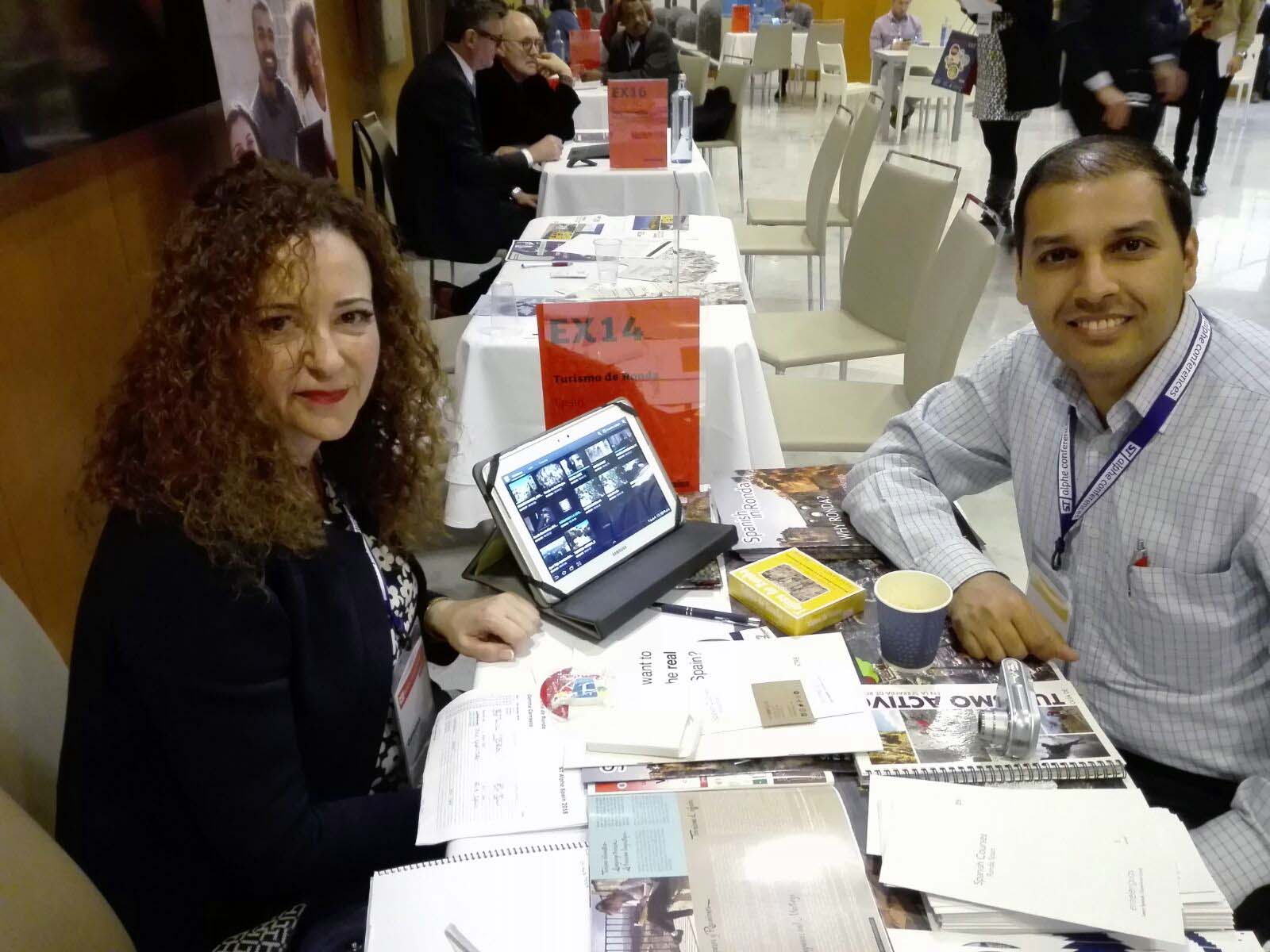 Una de las técnicas de Turismo Ronda en una de los contactos mantenidos.