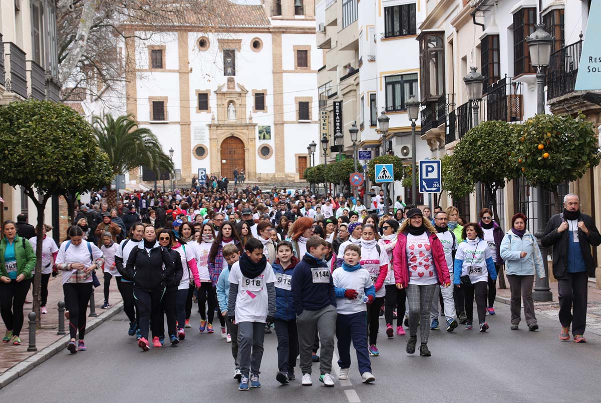 Más de 1.500 personas se han sumado este año a la caminata solidaria.