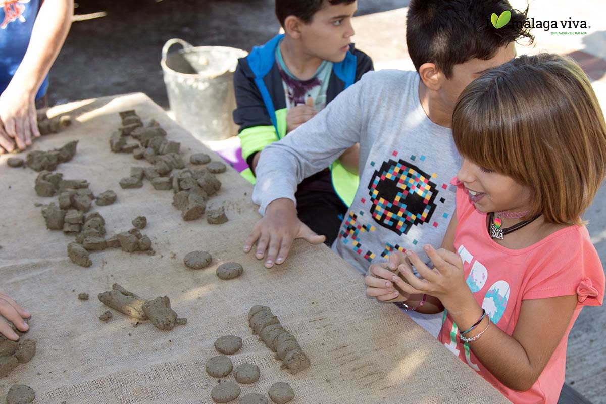 Escolares de toda la provincia aprenderán a elaborar bombas de semilla para su posterior plantación.