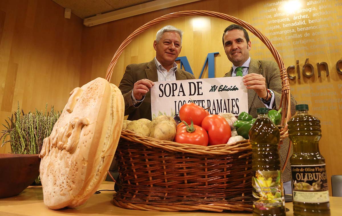 El alcalde de El Burgo y el diputado provincial han presentado este tradicional evento del mes de febrero en el municipio serrano.